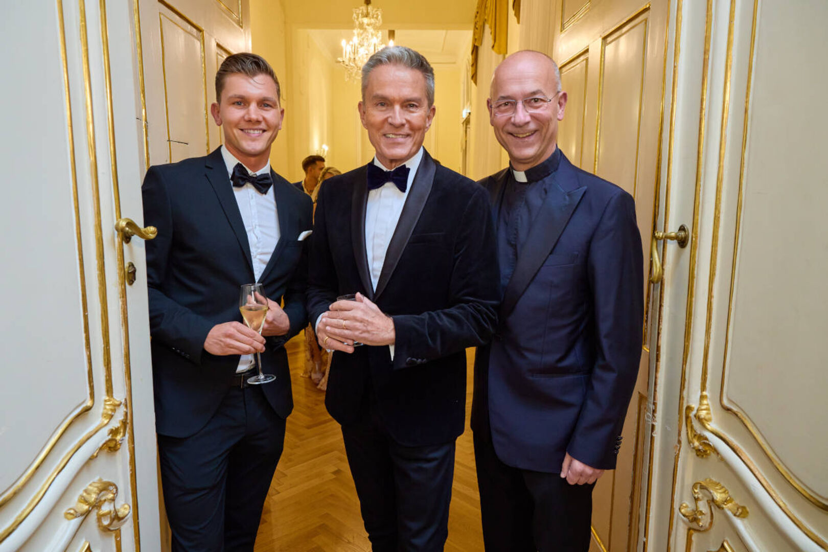 Roman Schindler (Mister Austria 2021), Schauspieler Alfons Haider und Dompfarrer Toni Faber