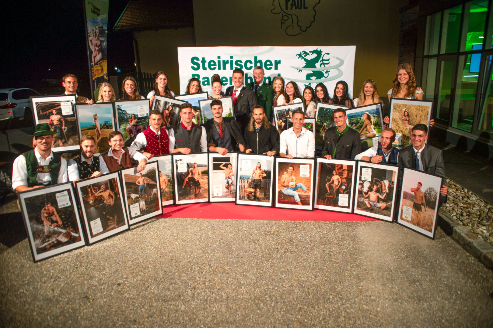 Die Models bei der Präsentation der Fotos