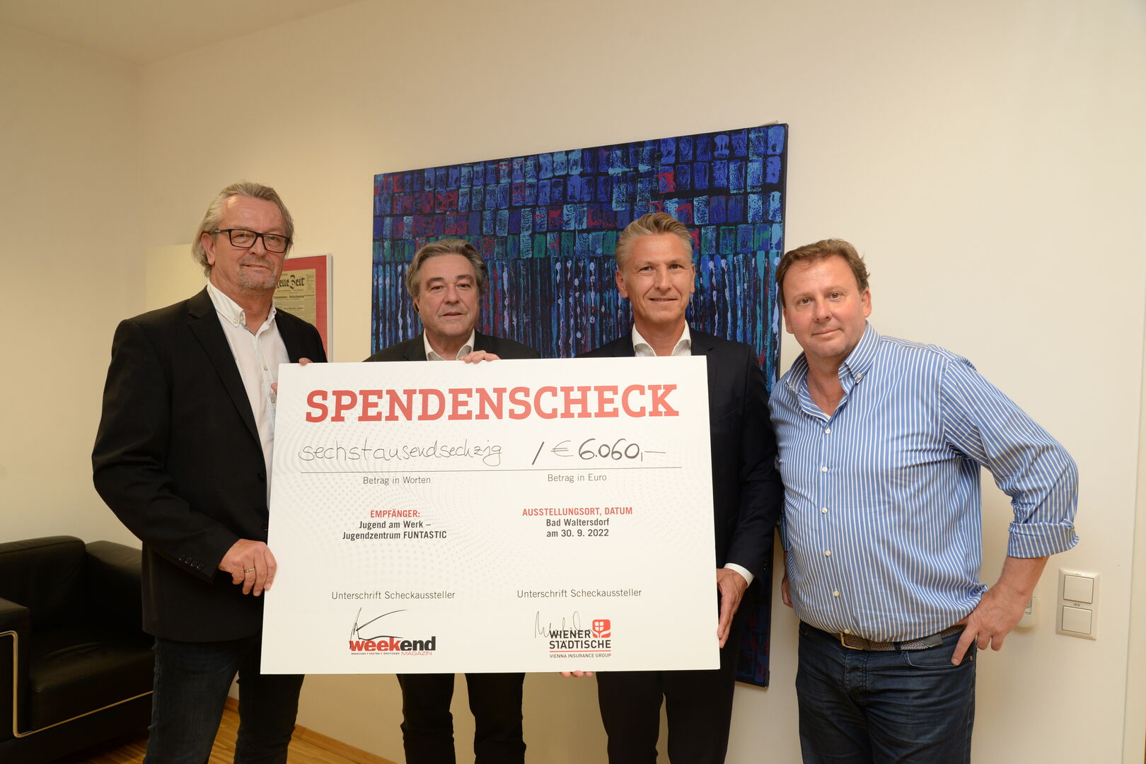 Das weekend Magazin übergab den Scheck an Jugend am Werk