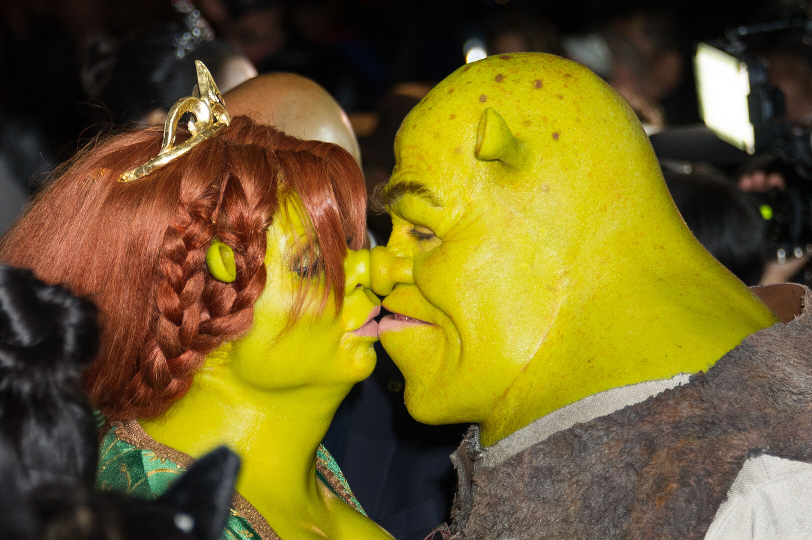 Heidi Klum und Tom Kaulitz küssen sich im Halloween-Kostüm | Credit: action press/Action Press/picturedesk.com