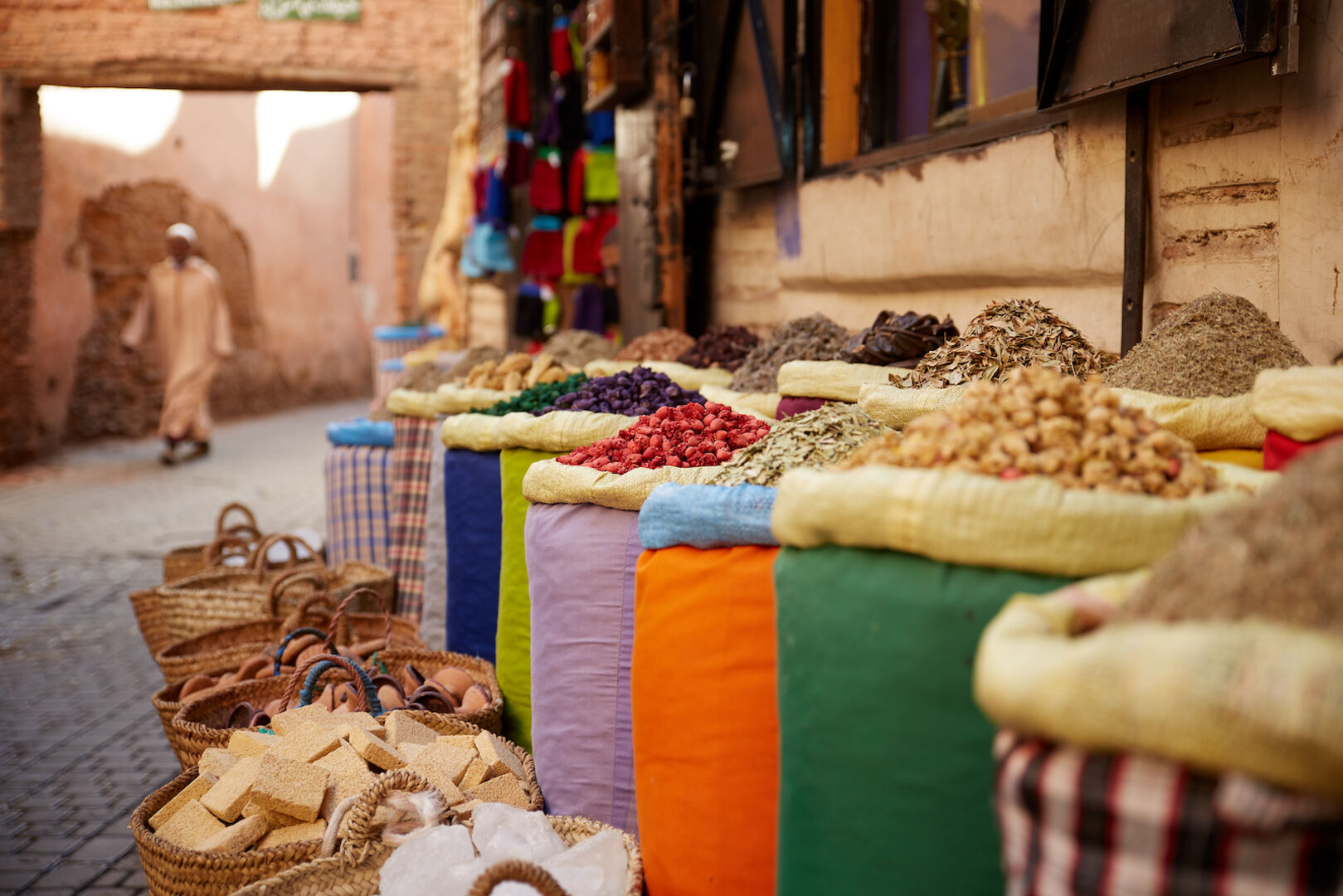 Gewürze in den Straßen von Marrakesch/Marokko. | Credit: iStock.com/Florian Fritsch