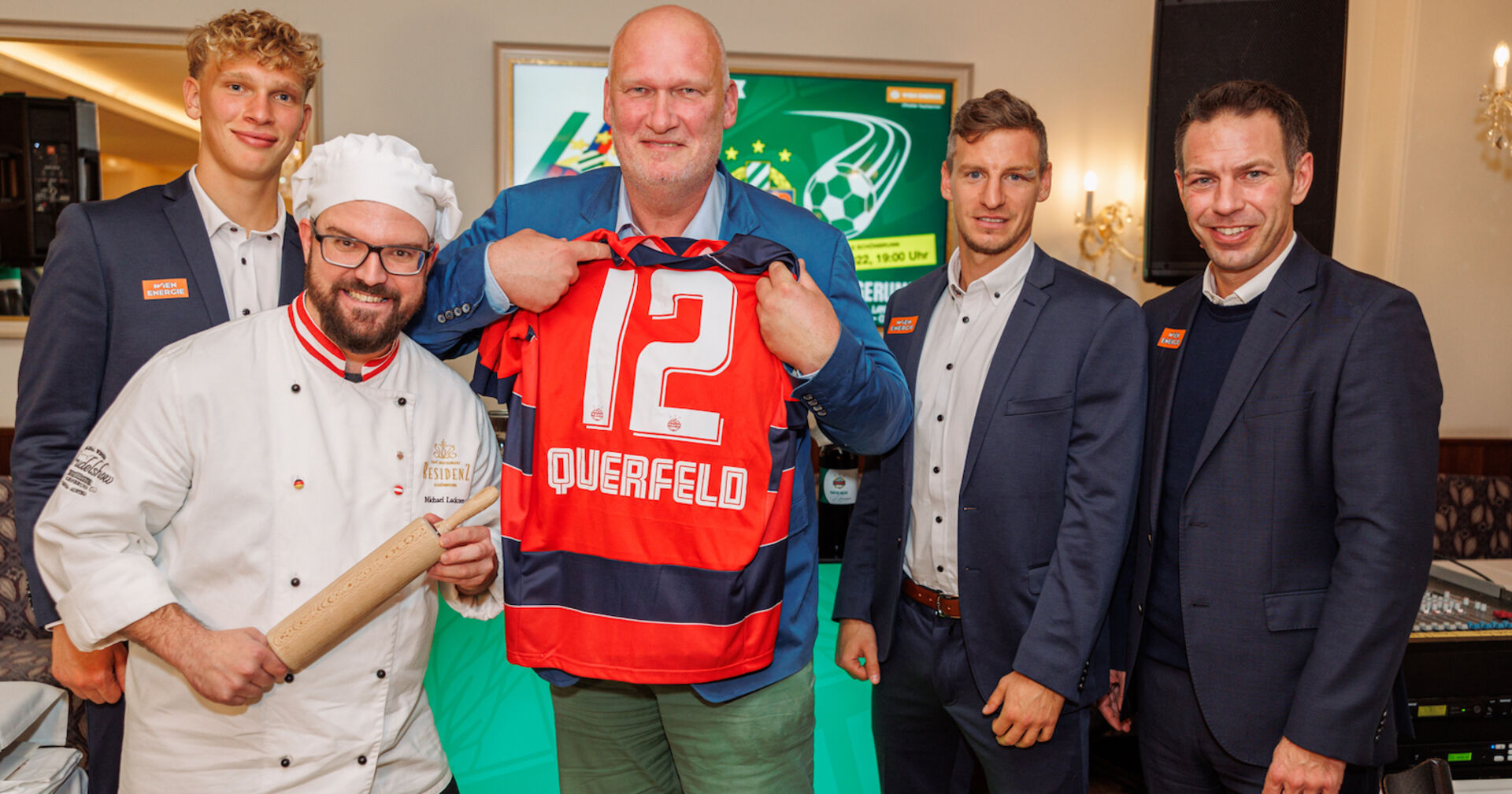 Fünf Männer beim Rapid-Event in Schönbrunn| Credit: Alexander Felten