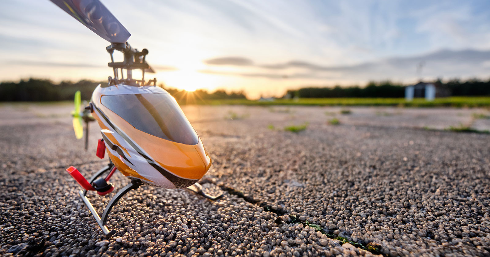 Modellhubschrauber bei der Landung | Credit: iStock.com/franconiaphoto