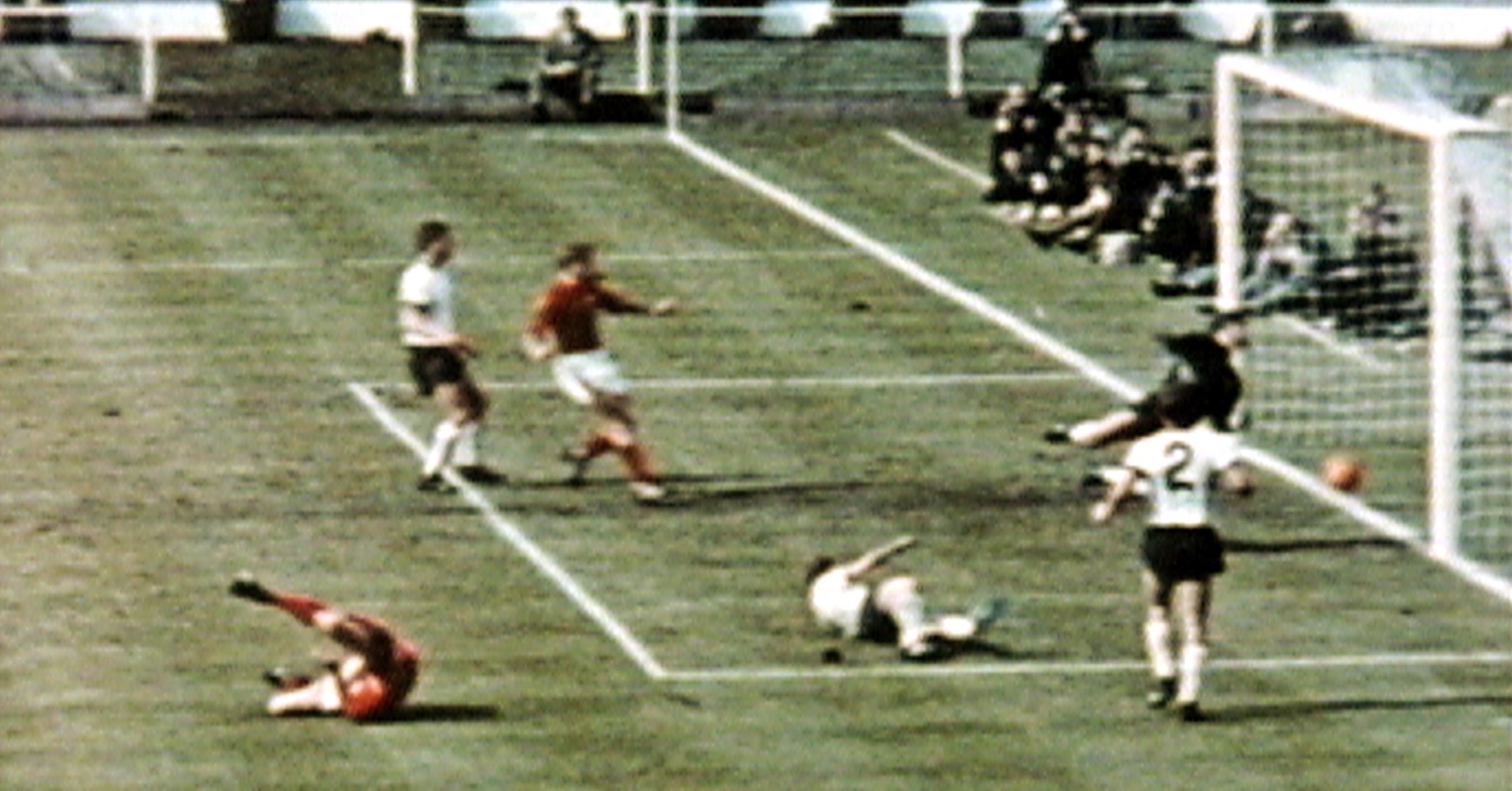 Das Wembley-Tor bei der WM 1966. | Credit: NG Collection / Interfoto / picturedesk.com