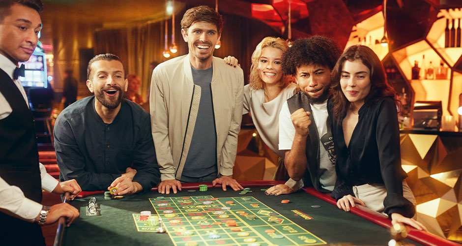 Gesellige Runde an einem Spieltisch der Casinos Austria | Credit: Casinos Austria