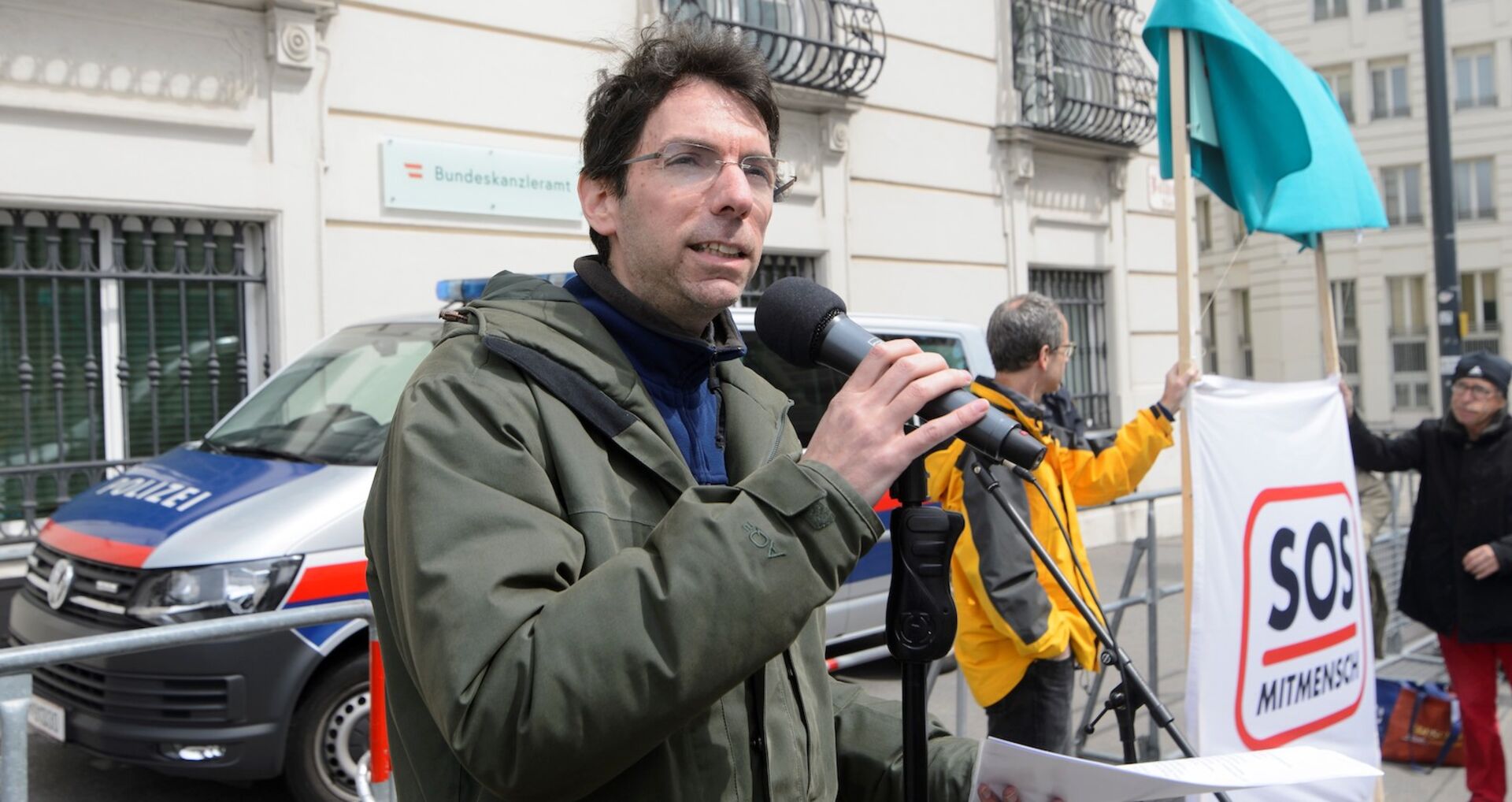 Mit Transparent und Mikro