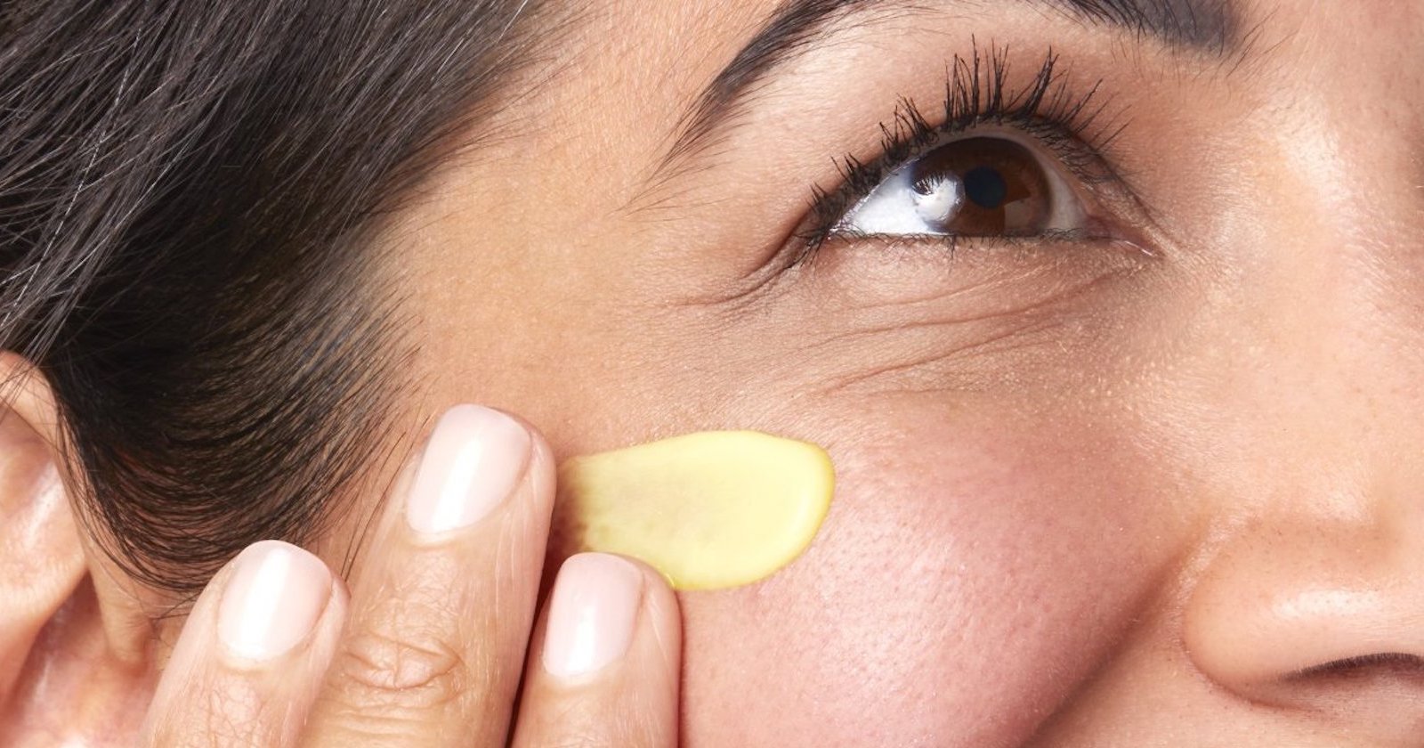 Nahaufnahme Gesicht mit Produkt