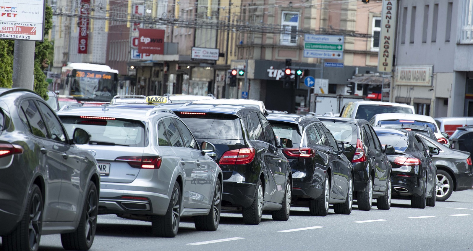 Autokolonne in Salzburg