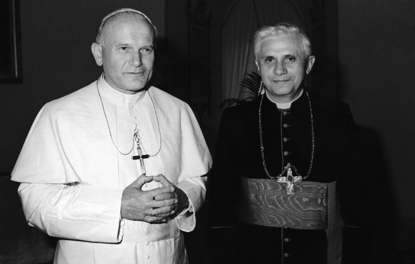 Kardinal Joseph Ratzinger mit Papst Johannes Paul II | Credit: uncredited / AP / picturedesk.com