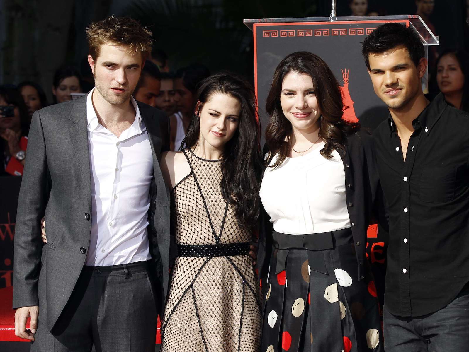 Stephenie Meyer mit den Twilight Stars Robert Pattinson, Kristen Steward und Taylor Lautner. | Credit: MARIO ANZUONI / REUTERS / picturedesk.com