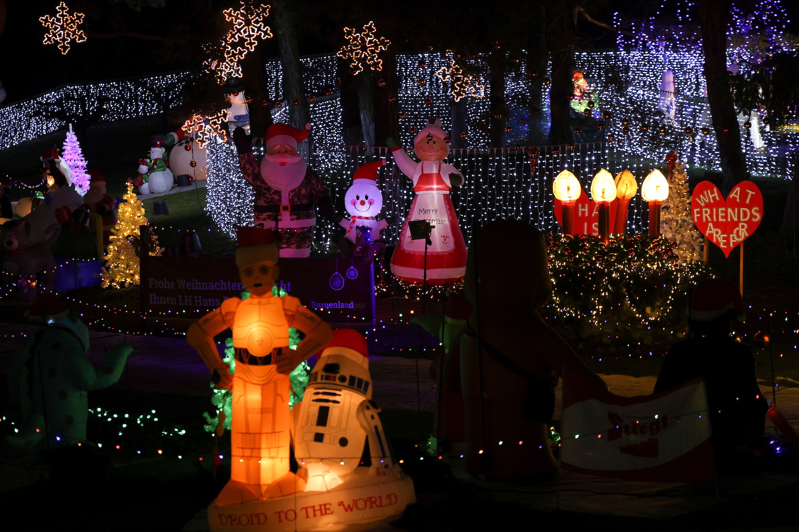 Weihnachtshaus in Bad Tatzmannsdorf | Credit: LEONHARD FOEGER / REUTERS / picturedesk.com