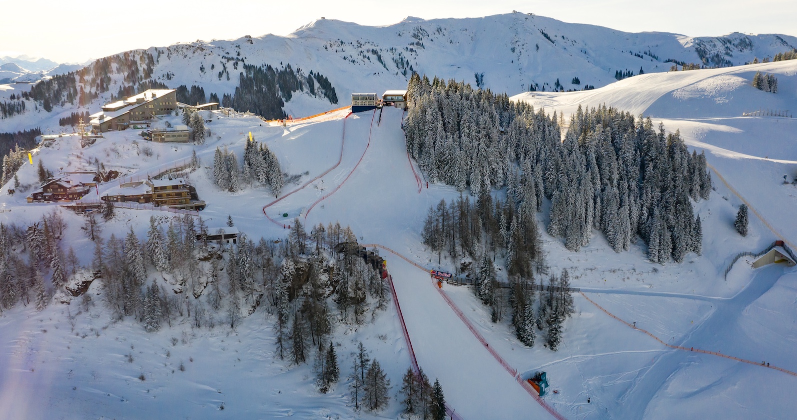 Die Streif in Kitzbühel aus der Vogelperspektive | Credit:  Andrew Harnik / AP / picturedesk.com