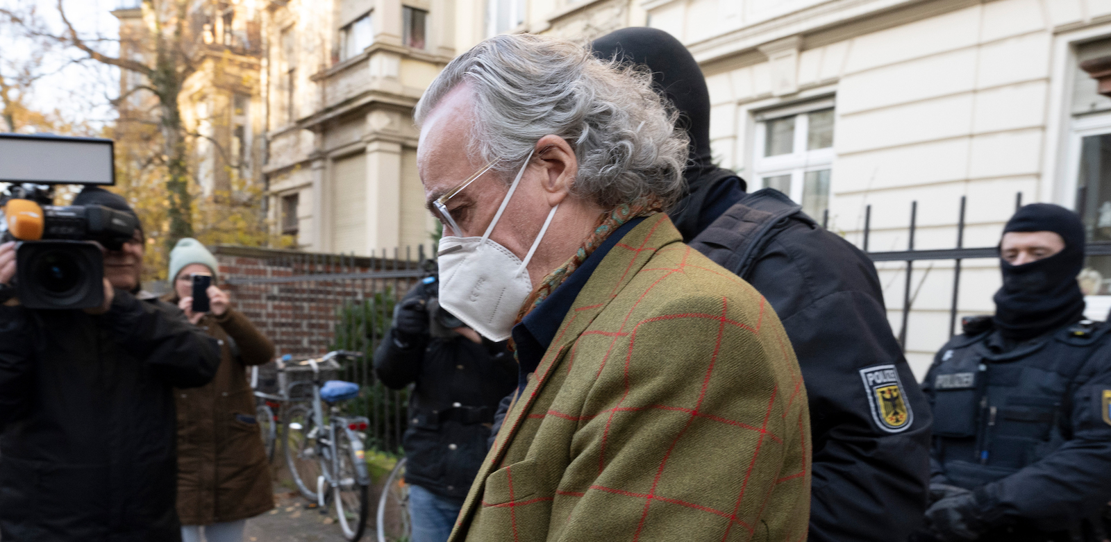 Prinz Reuss bei seiner Verhaftung | Credit: Boris Roessler / dpa / picturedesk.com
