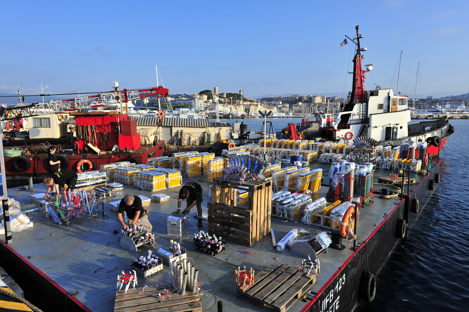 Der Aufbau eines Profi-Feuerwerks | Credit: Wolfgang Simlinger