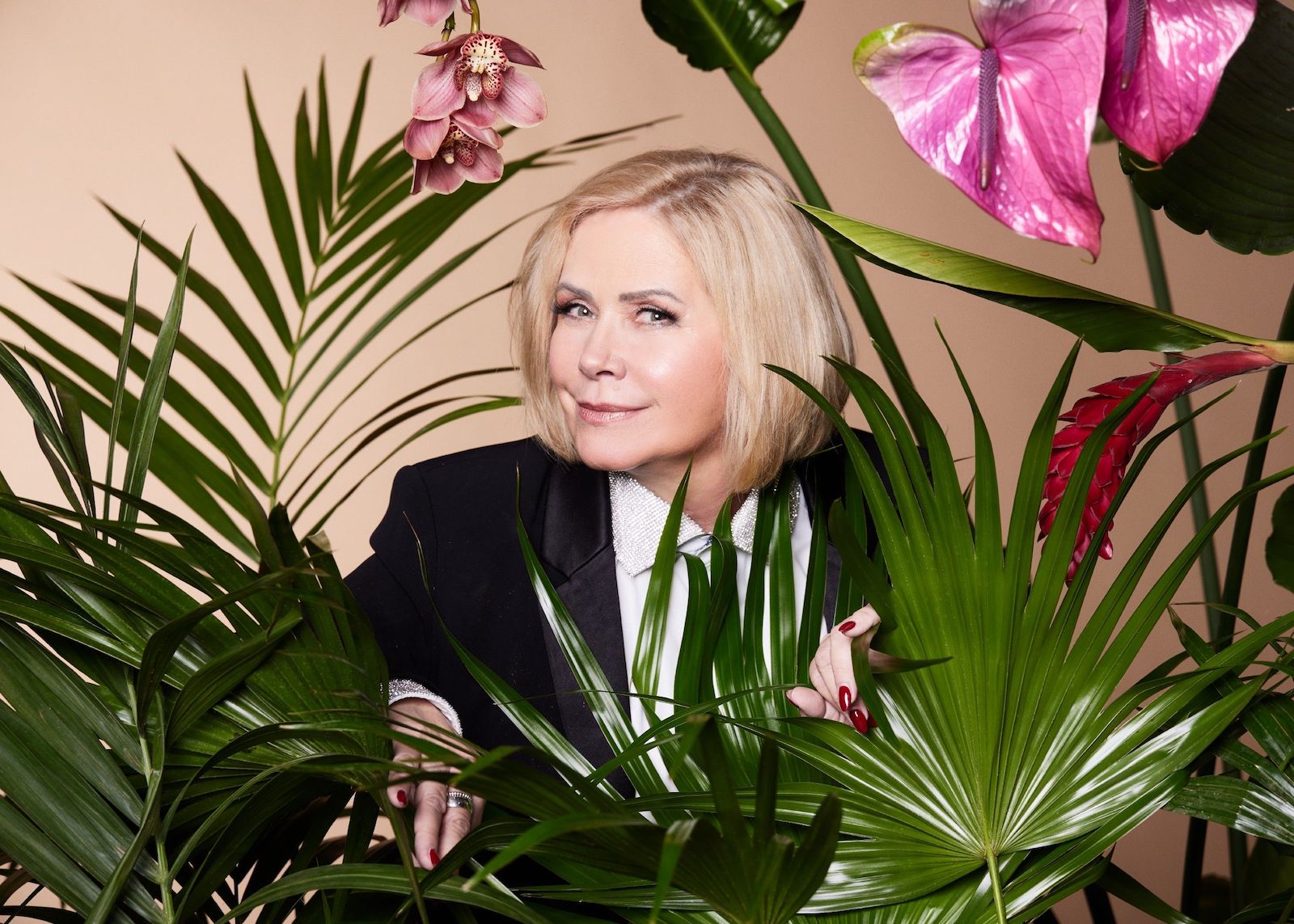 Designerin Claudia Effenberg mit Pflanzen