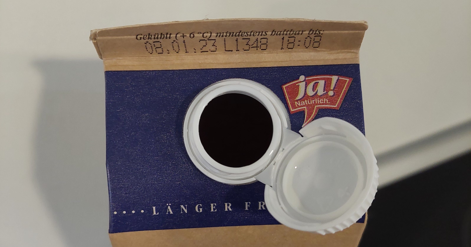 Milchpackung mit neuem Verschluss I Credit: weekend.at