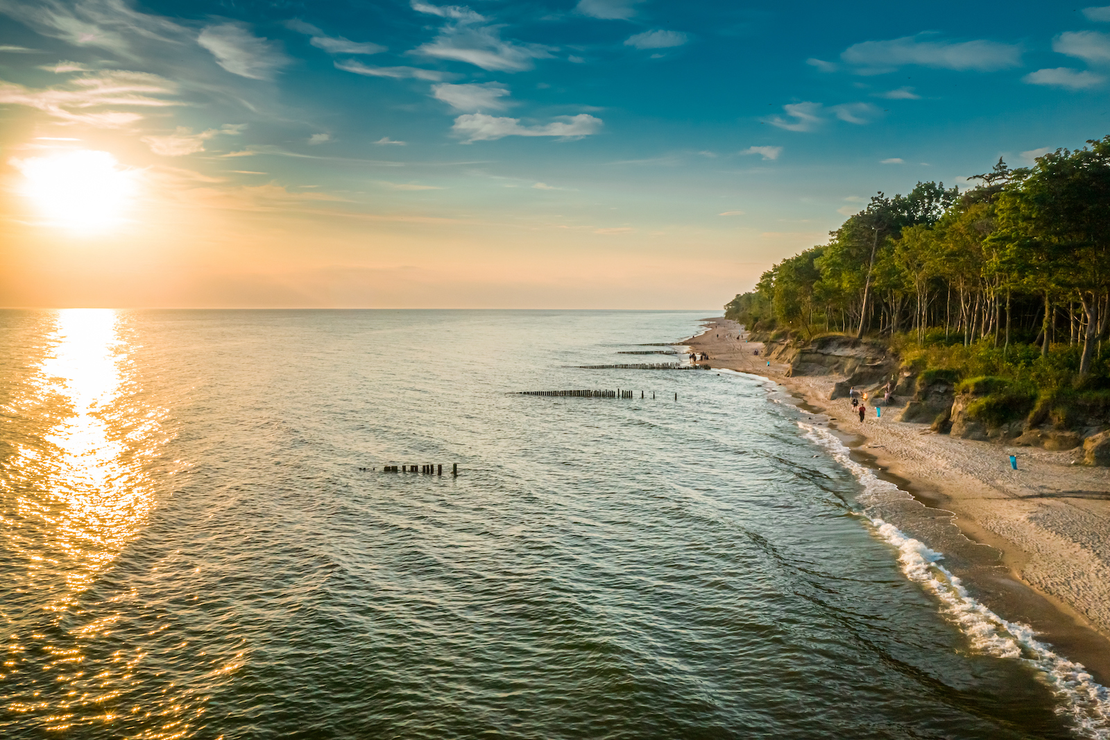 Strand an der polnischen Ostsee. | Credit: iStock.com/Shaiith