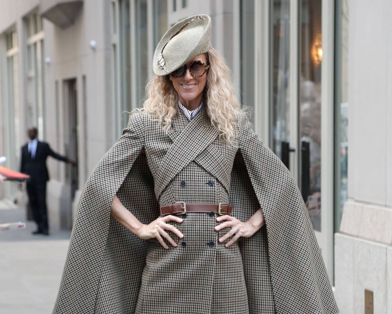 Celine Dion posiert in einem karierten Kostüm für die Fotografen | Credit: PBG / PA / picturedesk.com