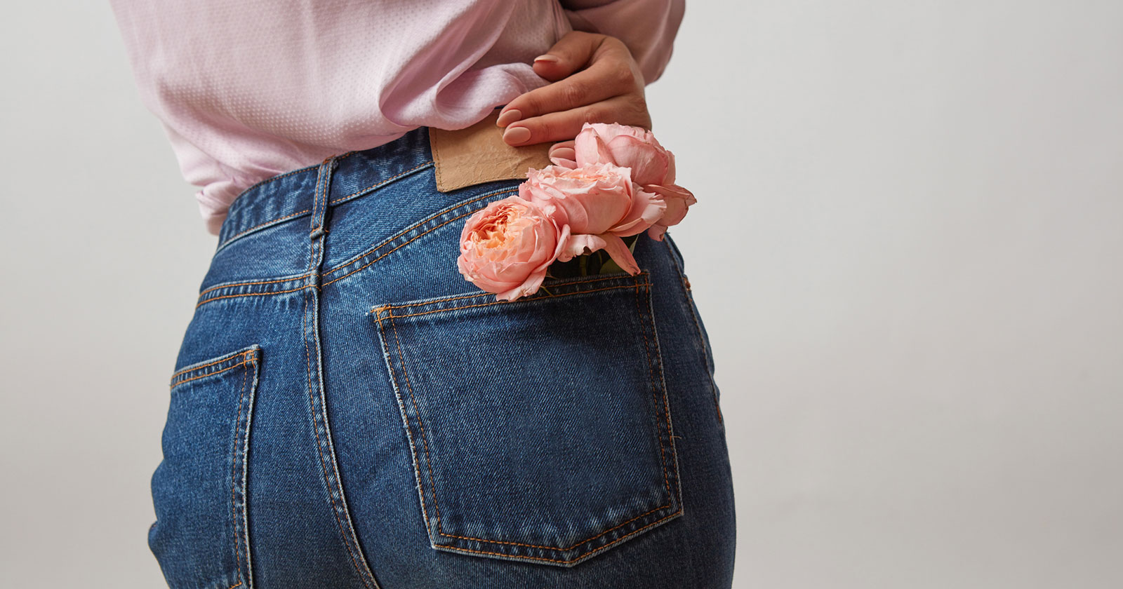 Frau in Jeans | Credit: iStock.com/artJazz