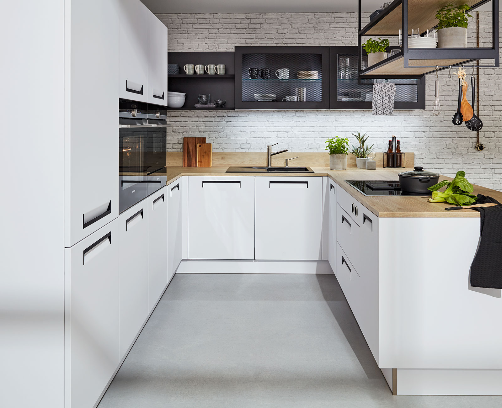 Küchenzeile in Weiß | Credit: XXXLutz