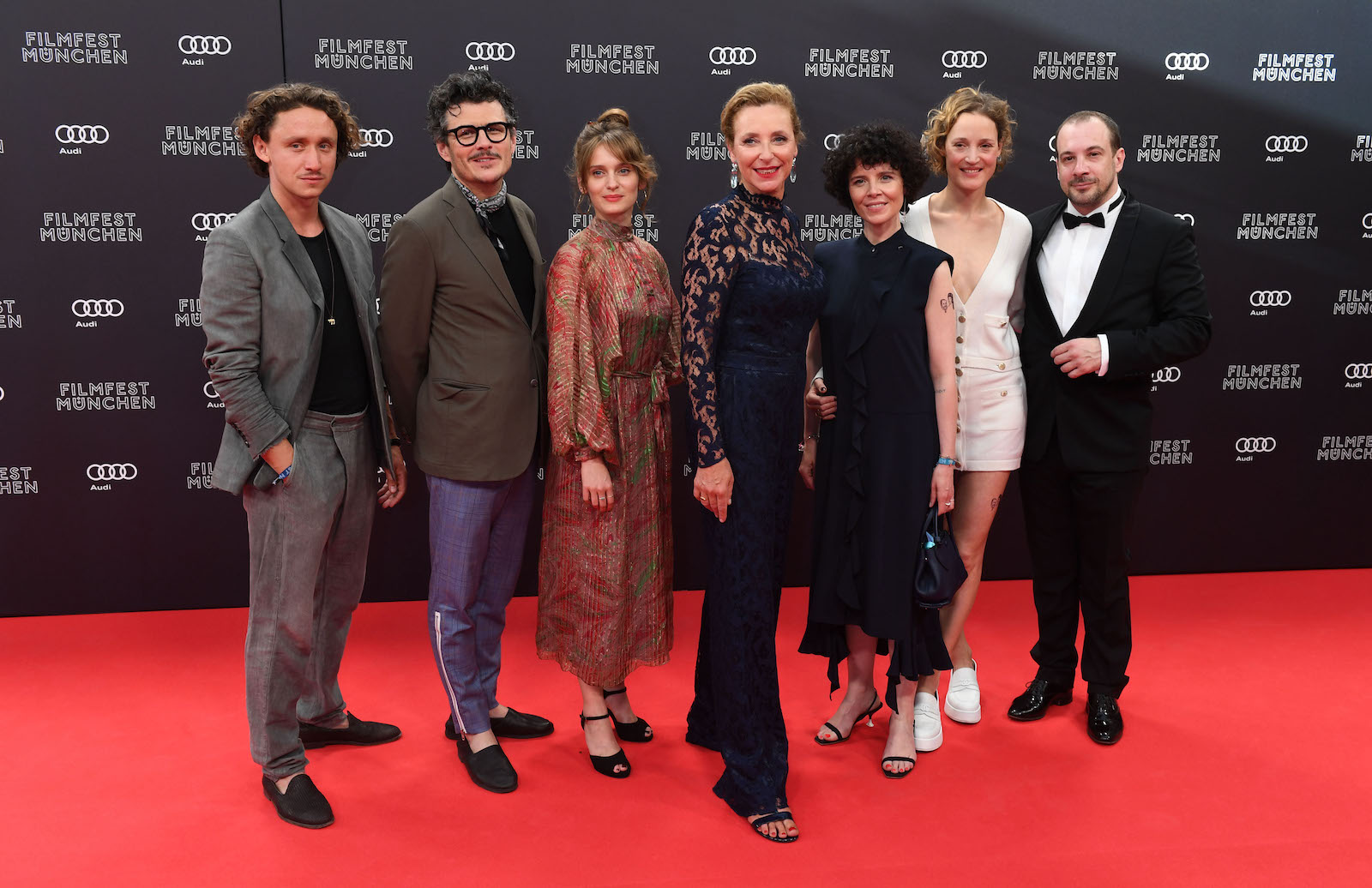 Cast von &quot;Corsage&quot; I Credit: Felix Hörhager/dpa/picturedesk.com