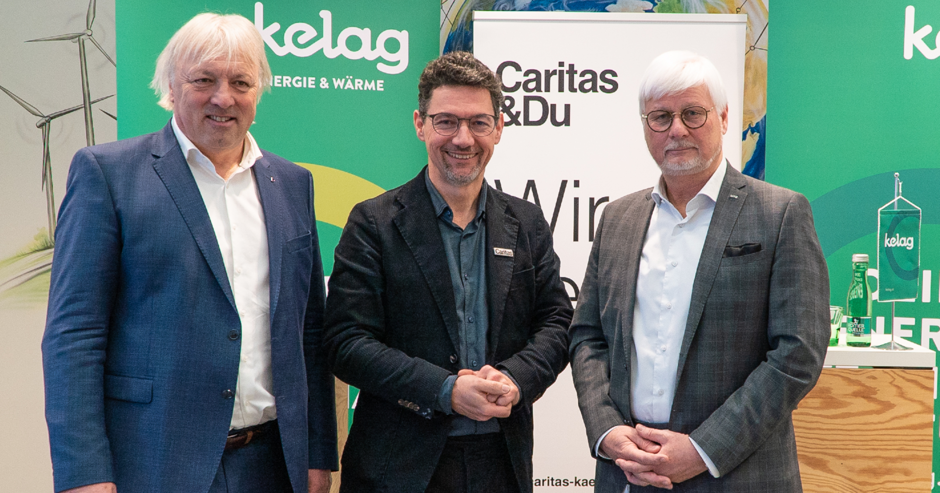 Adolf Melcher, Ernst Sandriesser und Manfred Freitag vor drei Rollups der KELAG sowie der Caritas Kärnten