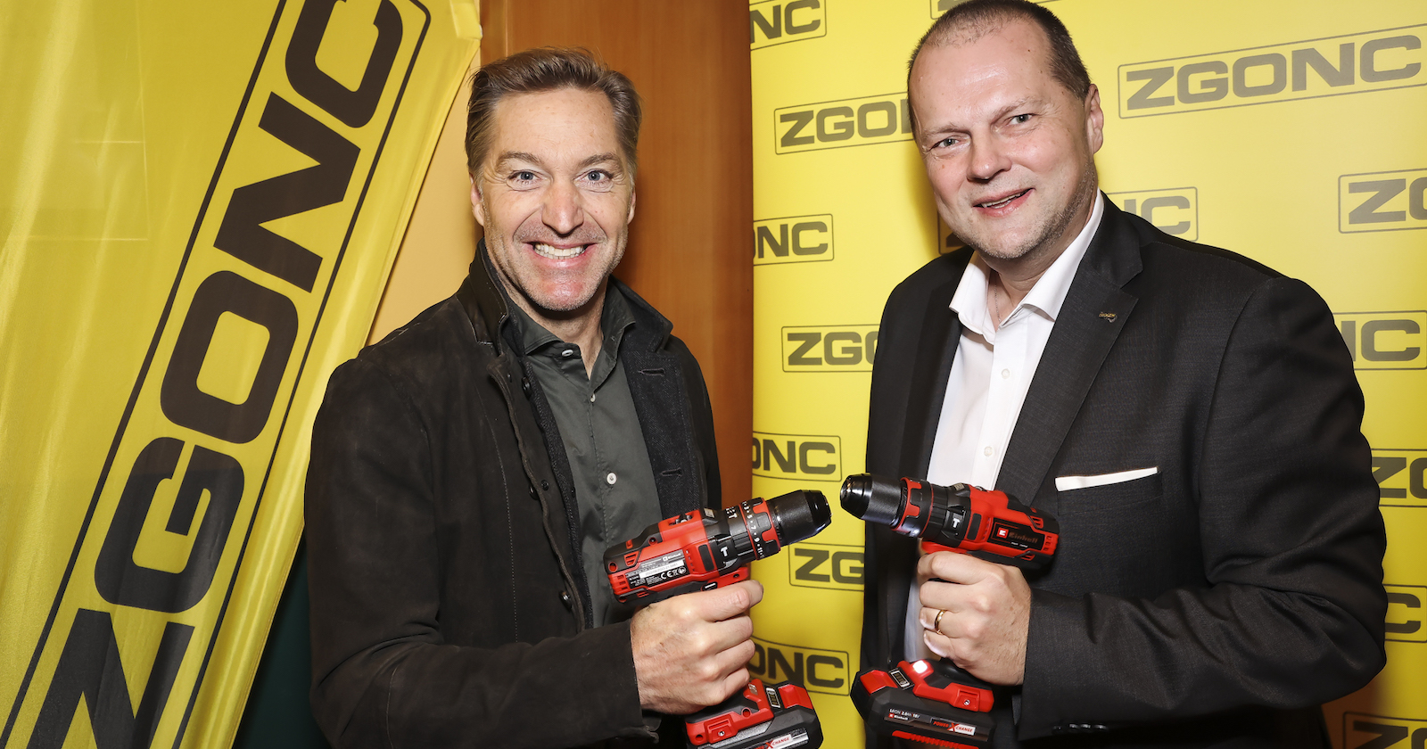 Hans Knauß und Michael Dockal mit Akku-Schlagbohrschraubern | Credit: ZGONC/APA-Fotoservice/Reither
