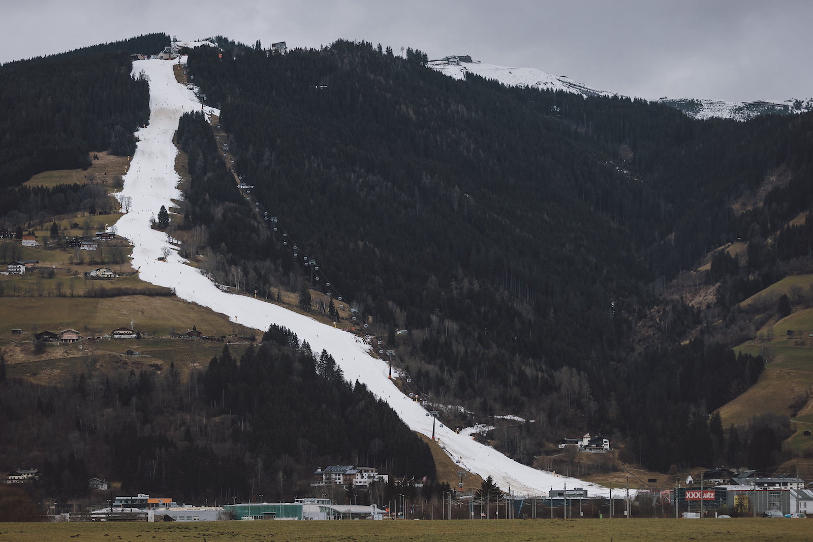 Schmale Piste auf der Schmitten in Zell am See. | Credit: