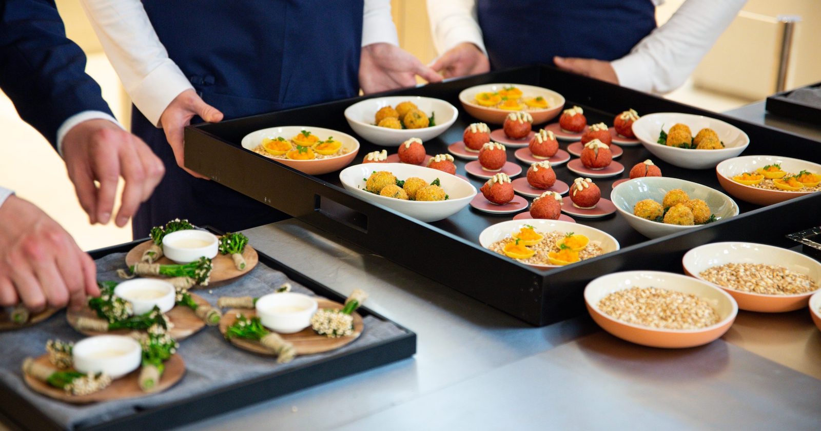 Gefüllte Teller im Restaurant Kelsen | Credit: Marcel Drabits