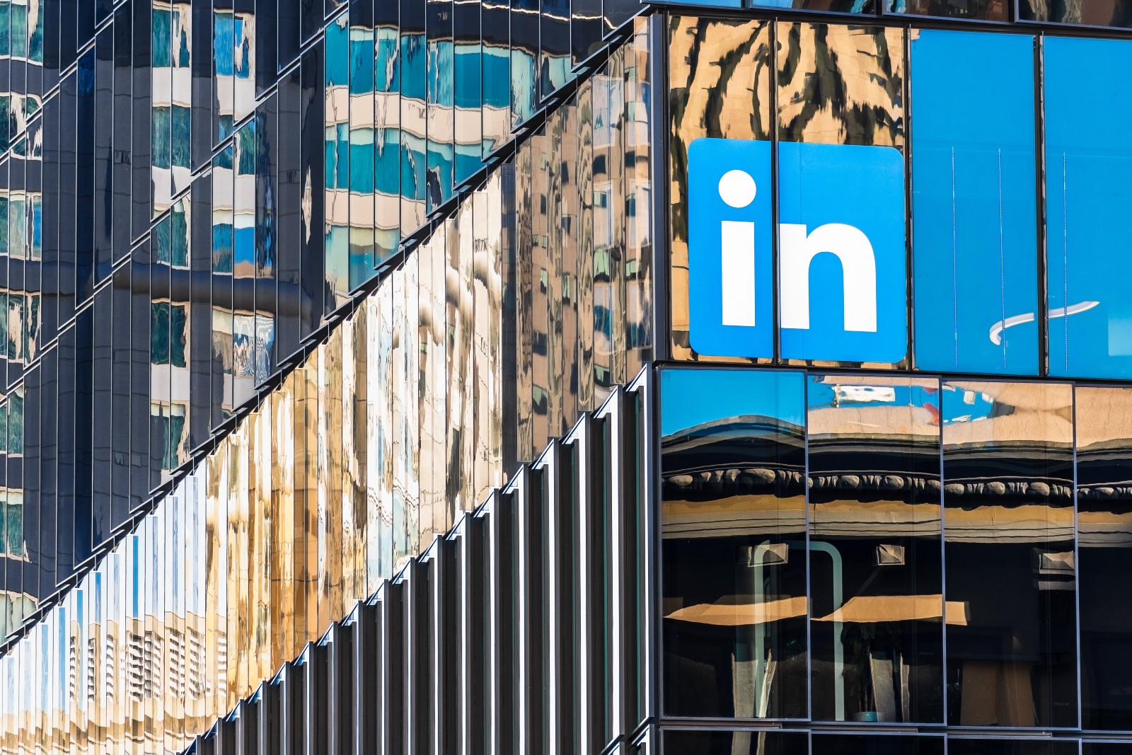 Firmensitz von LinkedIn in San Francisco | Credit: iStock.com/Sundry Photography