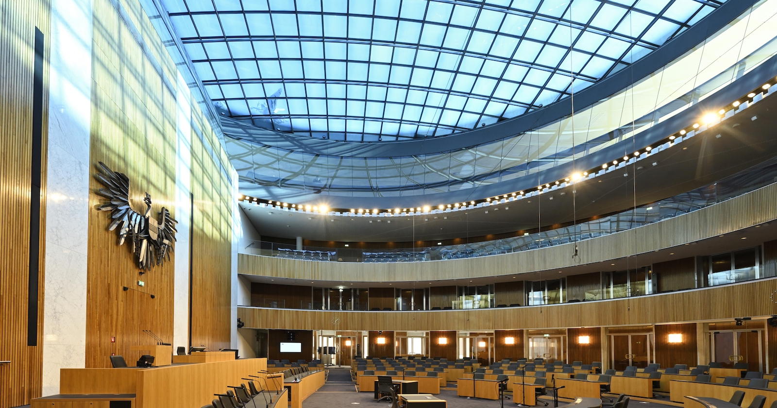 renovierter Nationalratssaal mit Glaskuppel im Parlament | Credit: Parlamentsdirektion/Johannes Zinner