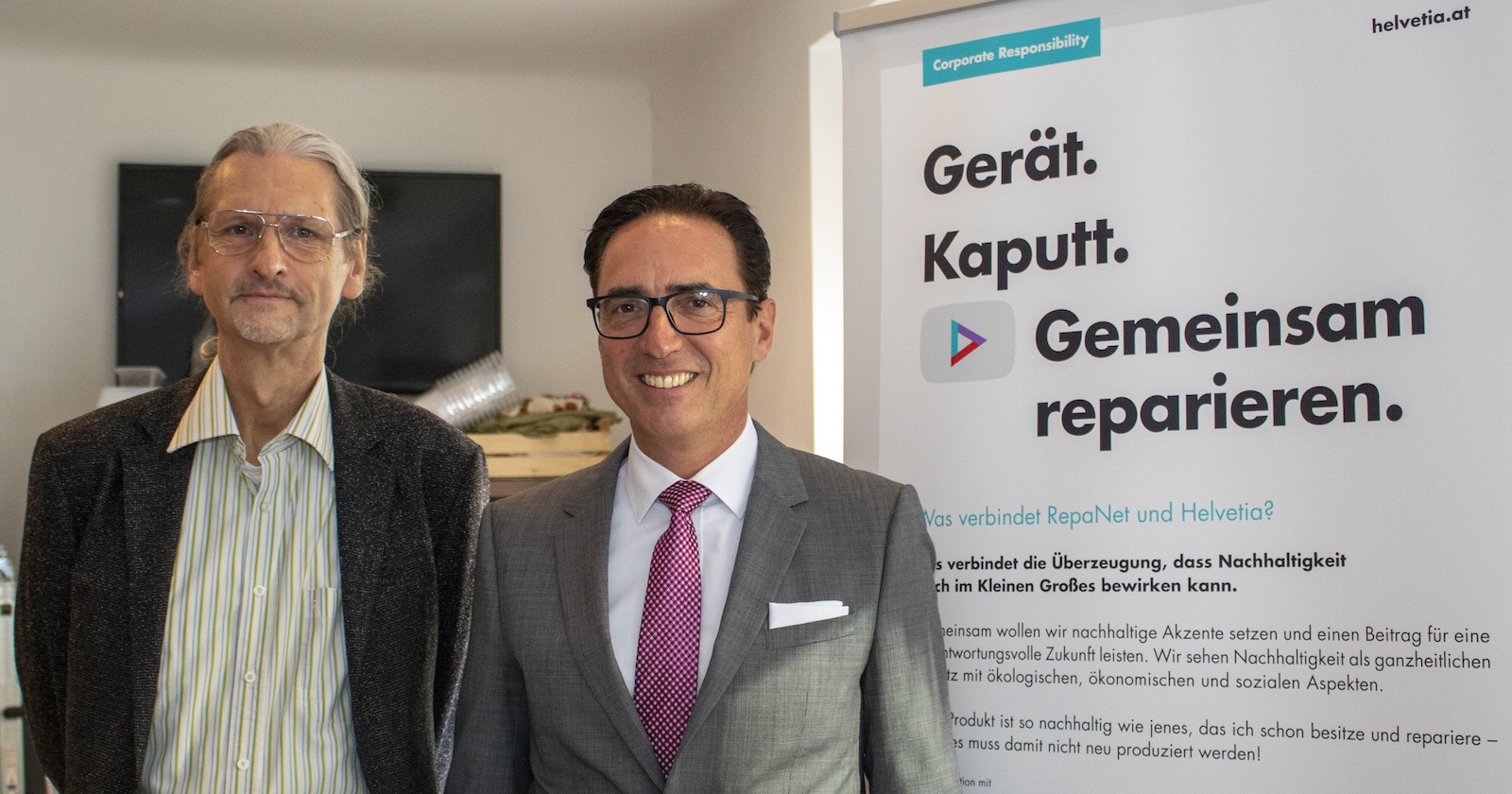 Matthias Neitsch und Werner Panhauser präsentieren Gratis-Versicherungsschutz | Credit: Helvetia