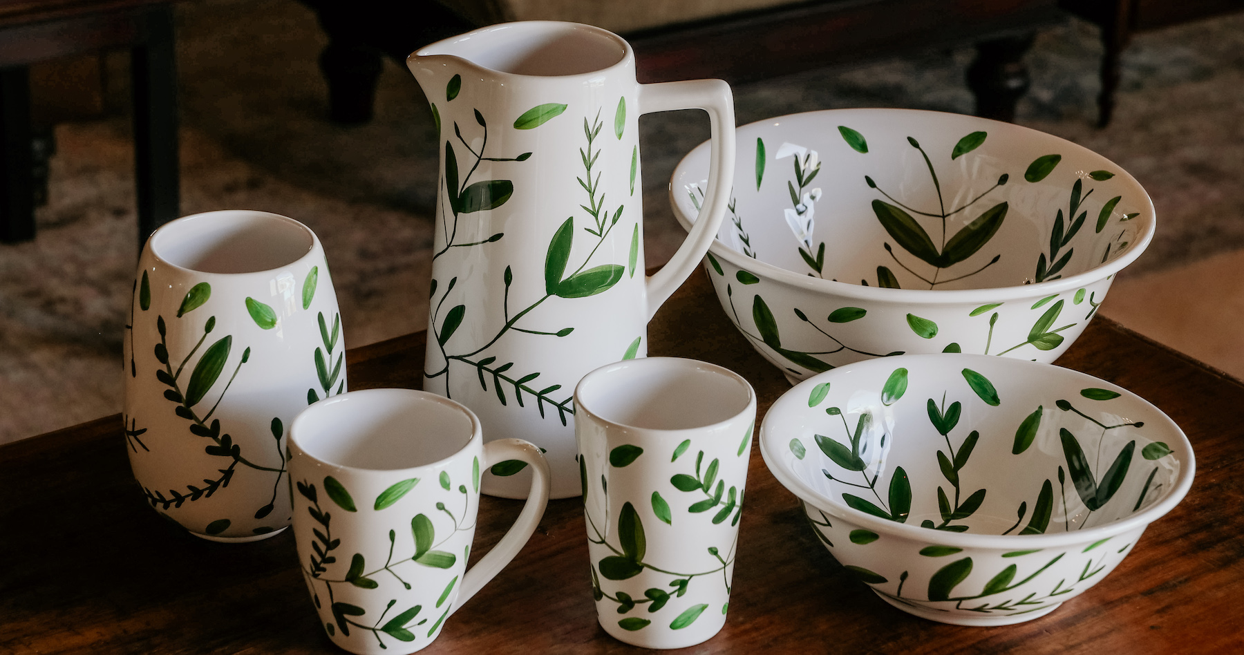 Krug, Schüsseln und Becher