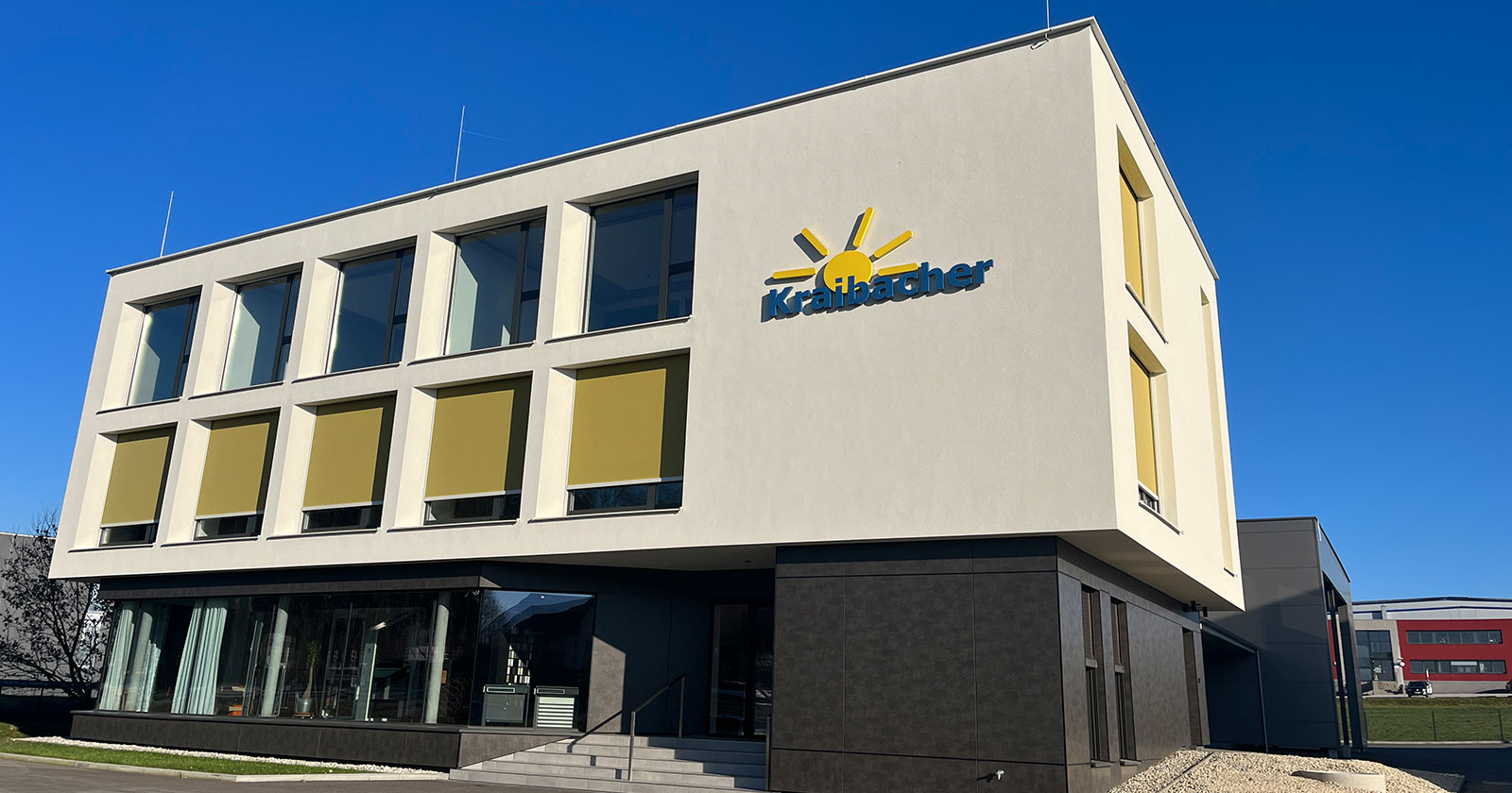 Außenansicht des Firmengebäudes von KRAIBACHER Sonnen- und Wetterschutzanlagen | Credit: KRAIBACHER Sonnen- und Wetterschutzanlagen