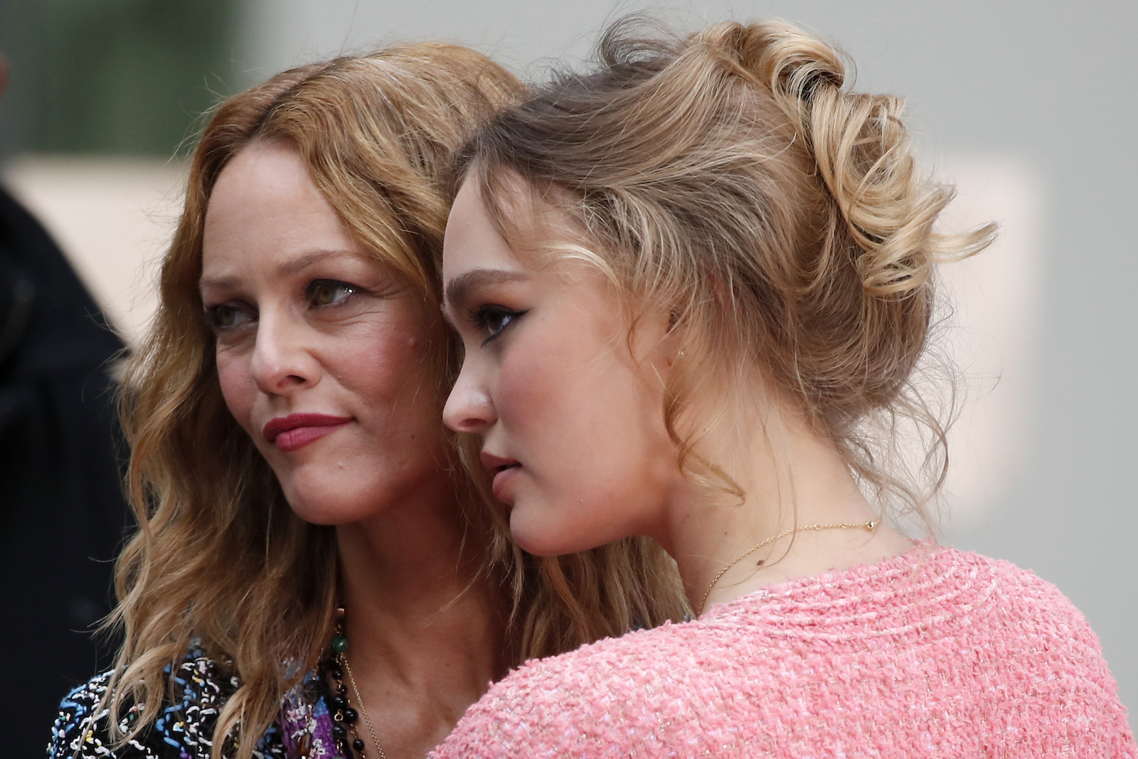 Lily-Rose Depp und Vanessa Paradis | Credit: Francois Mori / AP / picturedesk.com