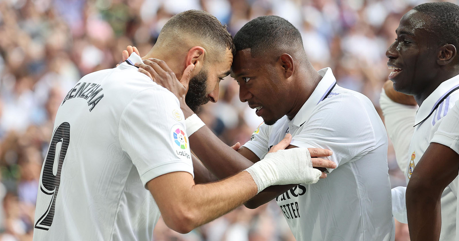 David Alaba und Karim Benzema jubeln über ein Tor für Real Madrid