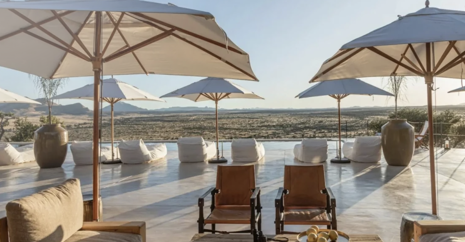 Blick von Terrasse auf Steppe