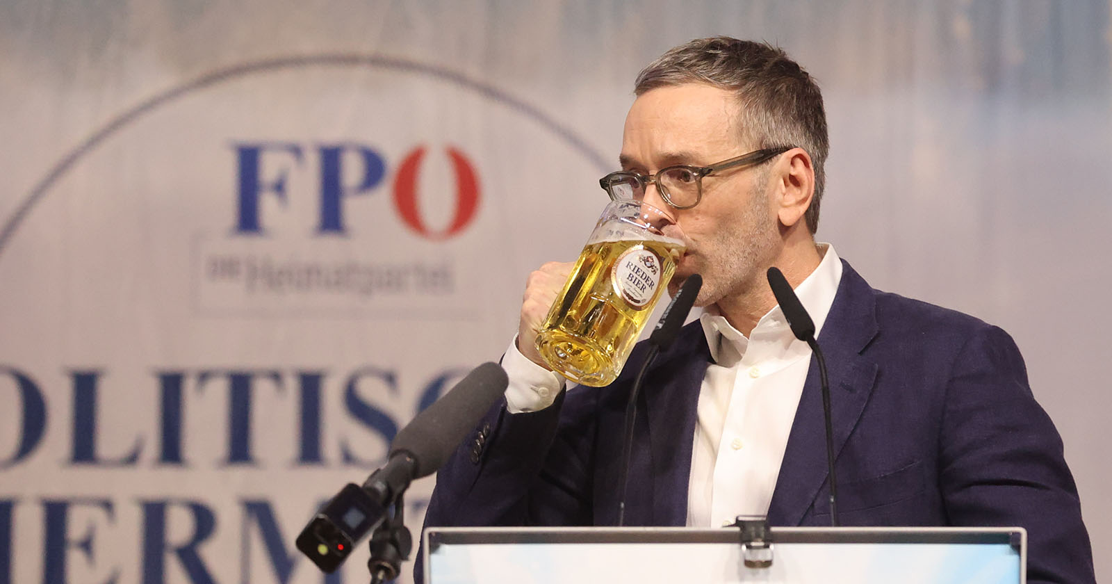 FPÖ-Chef Herbert Kickl bei seiner Rede in der Jahn Turnhalle Ried