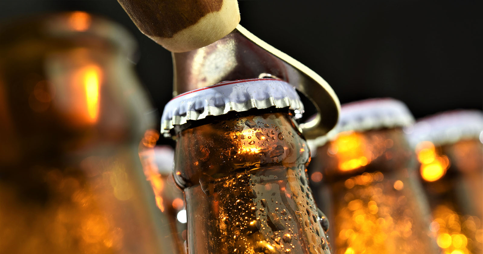 Bierflaschen und Bieröffner