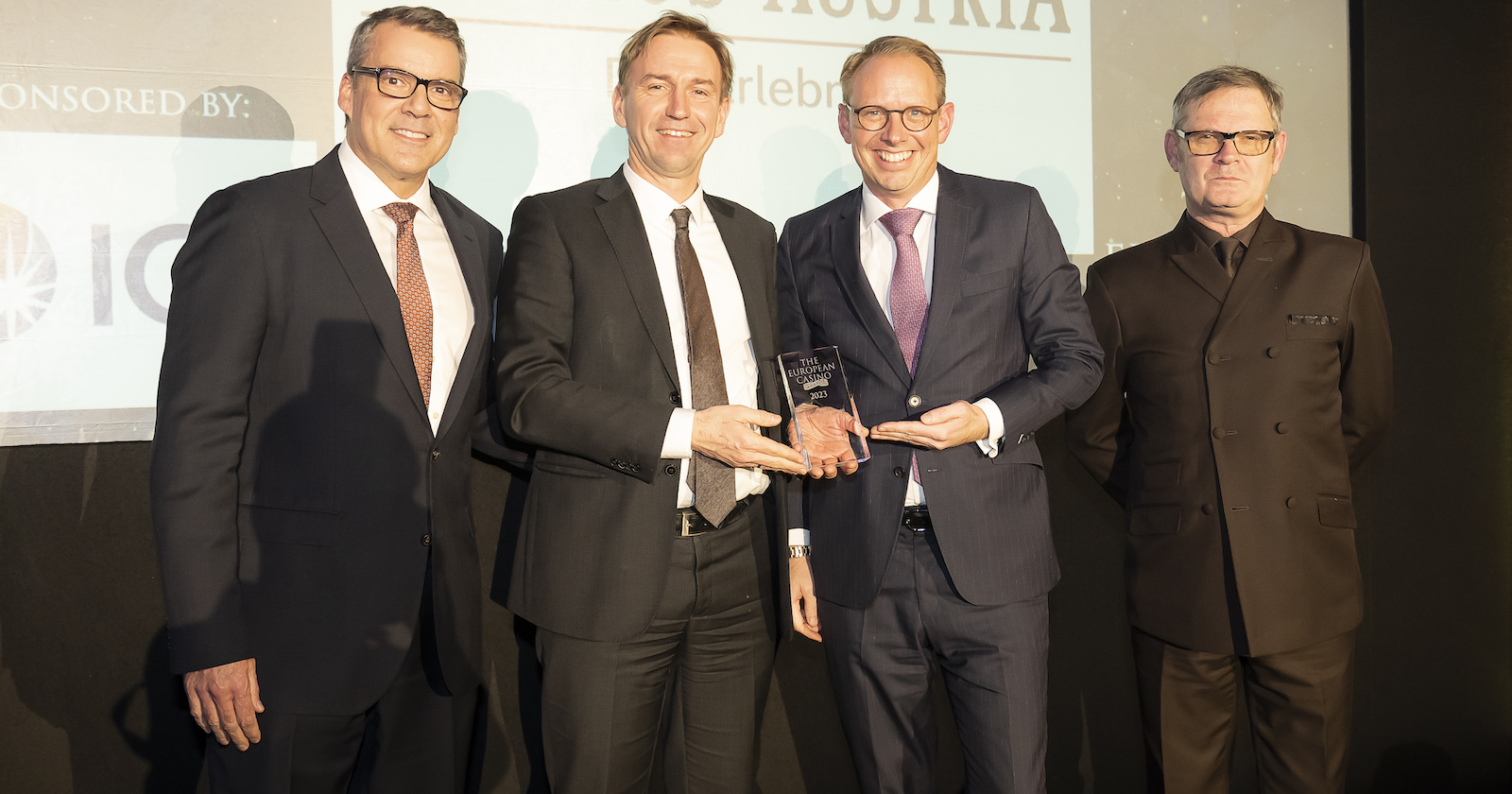 Die Vertreter der Casinos Austria nehmen den Marketing-Preis entgegen | Credit: Will Ireland
