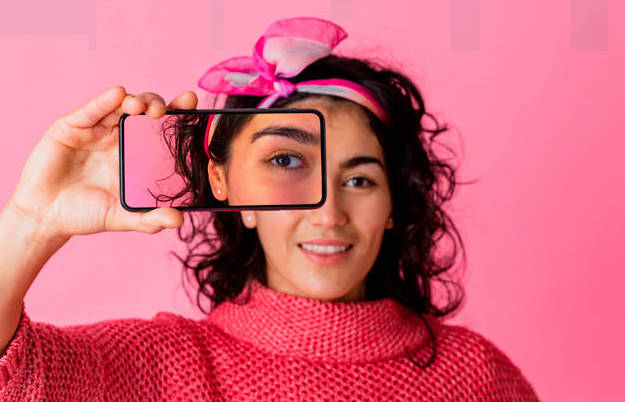 Junge Frau mit Beauty-Filter