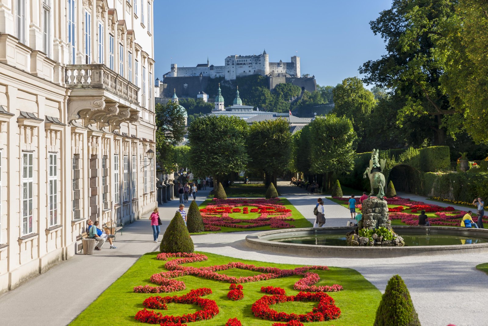 Der Mirabellgarten in Salzburg | Credit: Martin Moxter / imageBROKER / picturedesk.com