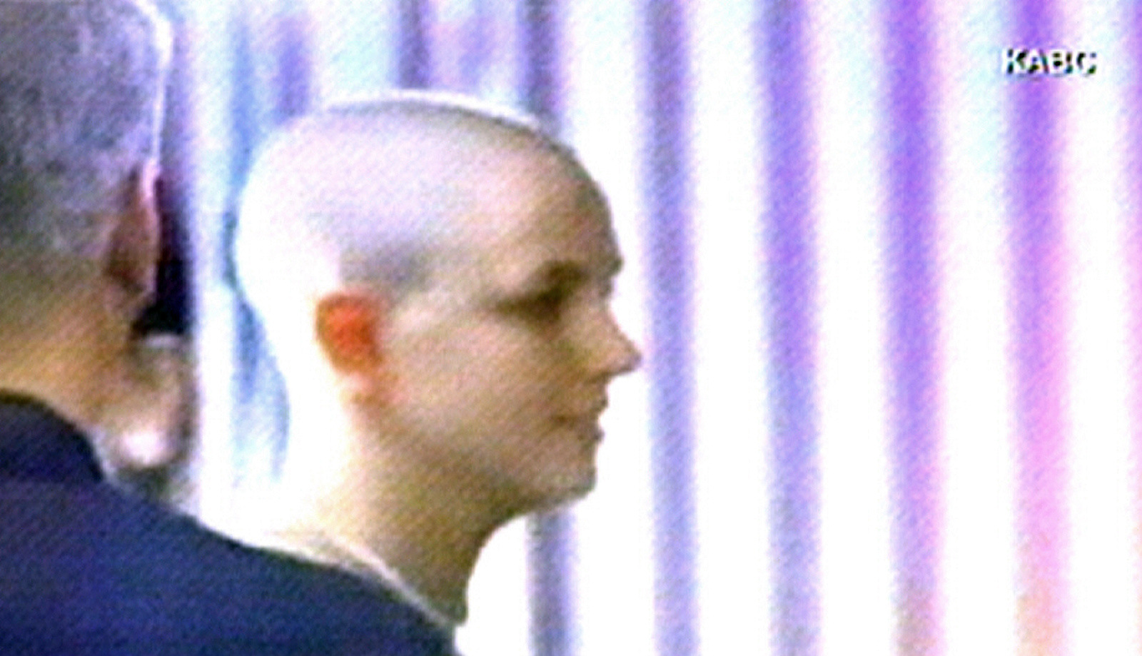 Britney Spears 2007 mit kahl rasiertem Kopf.