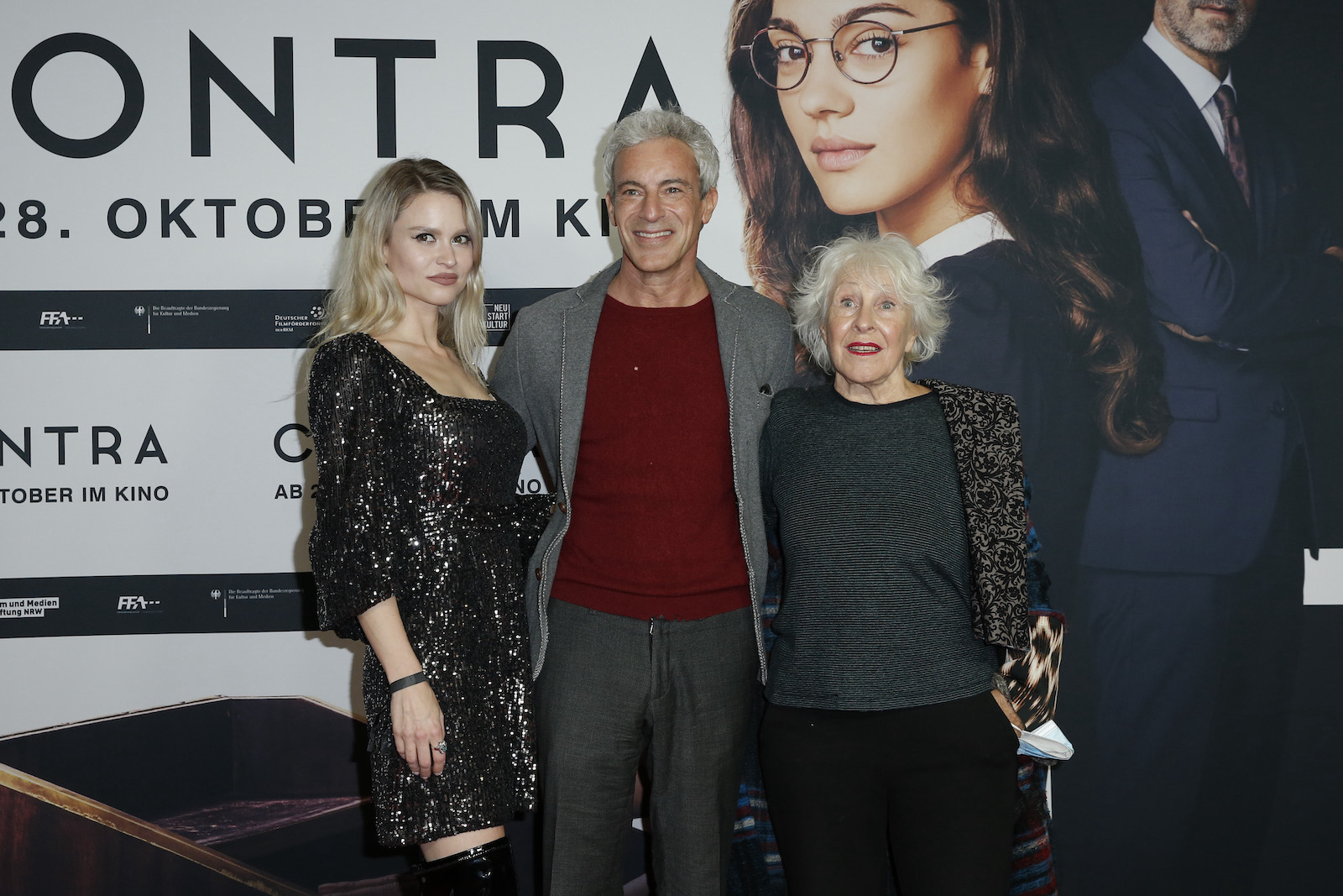 Gedeon Burkhard mit Freundin Ann-Britt Dittmar und seiner Mutter bei einer Veranstaltung.