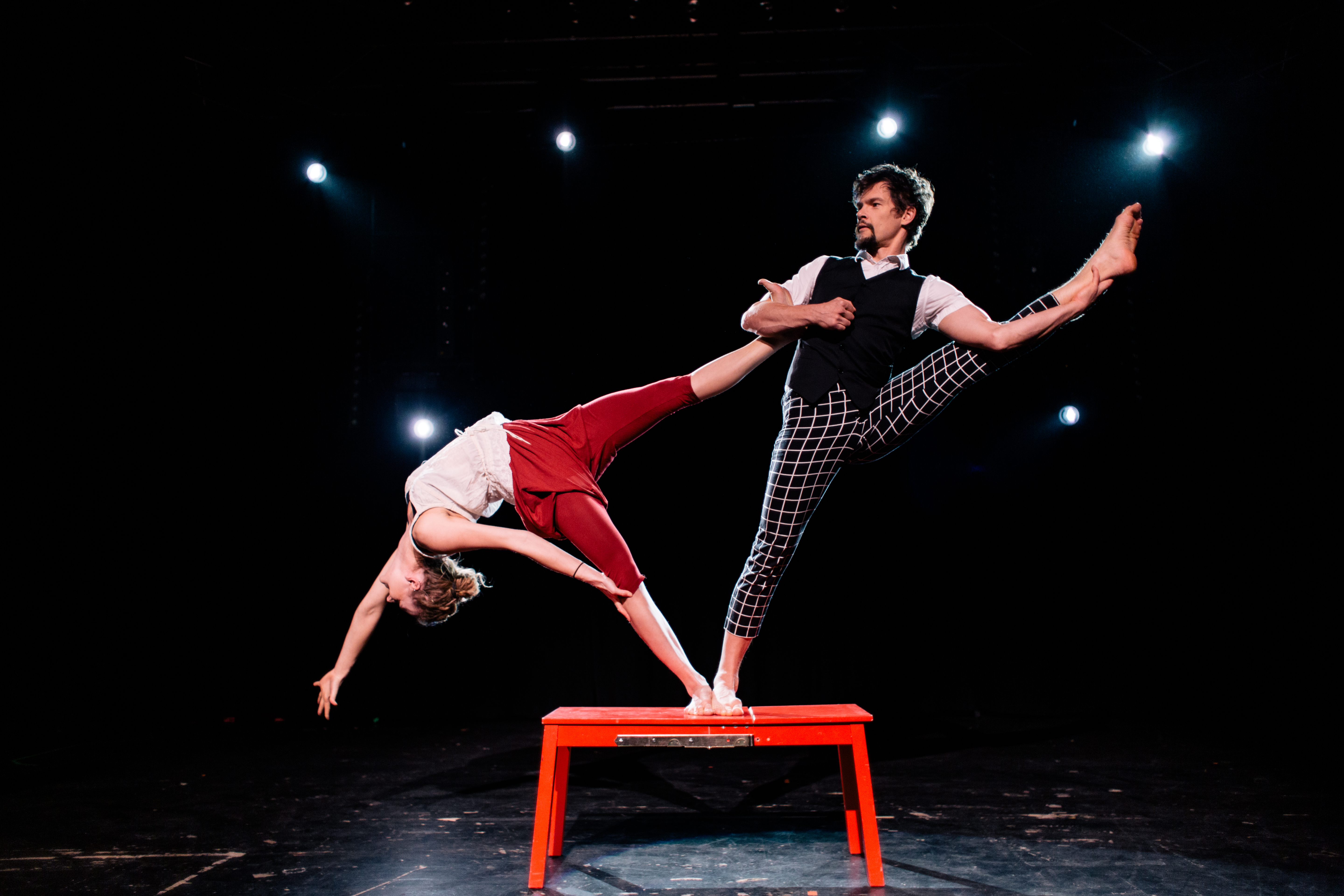 Akrobatik mit zwei Darstellern