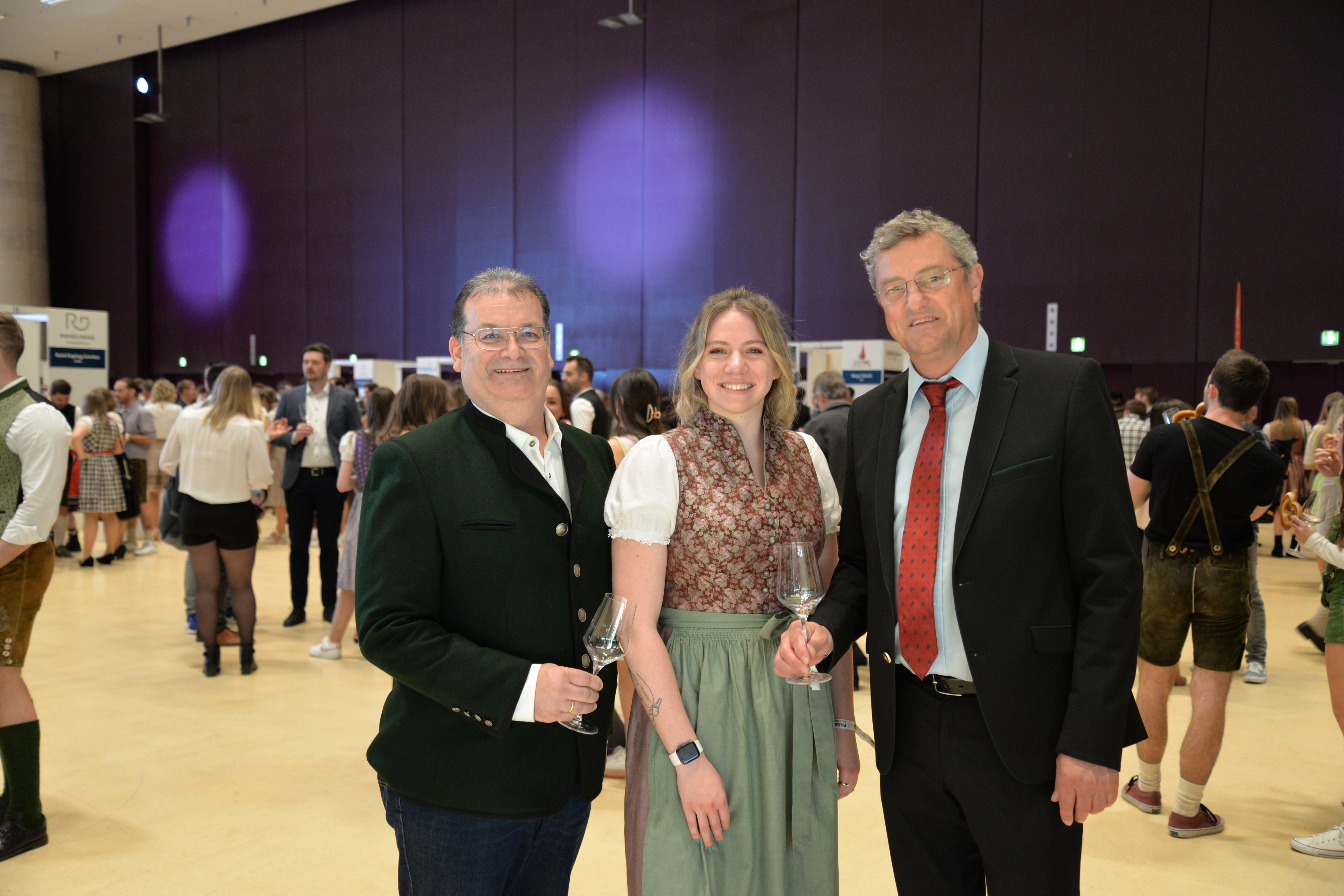 Nina Hörack und Franz Tonner bei der Weinpräsentation