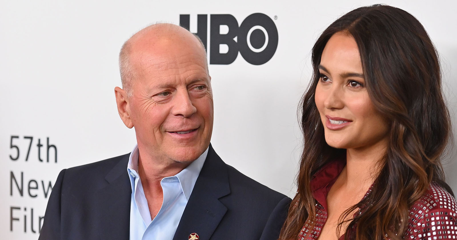 Bruce Willis und seine Frau Emma Heming-Willis auf dem roten Teppich
