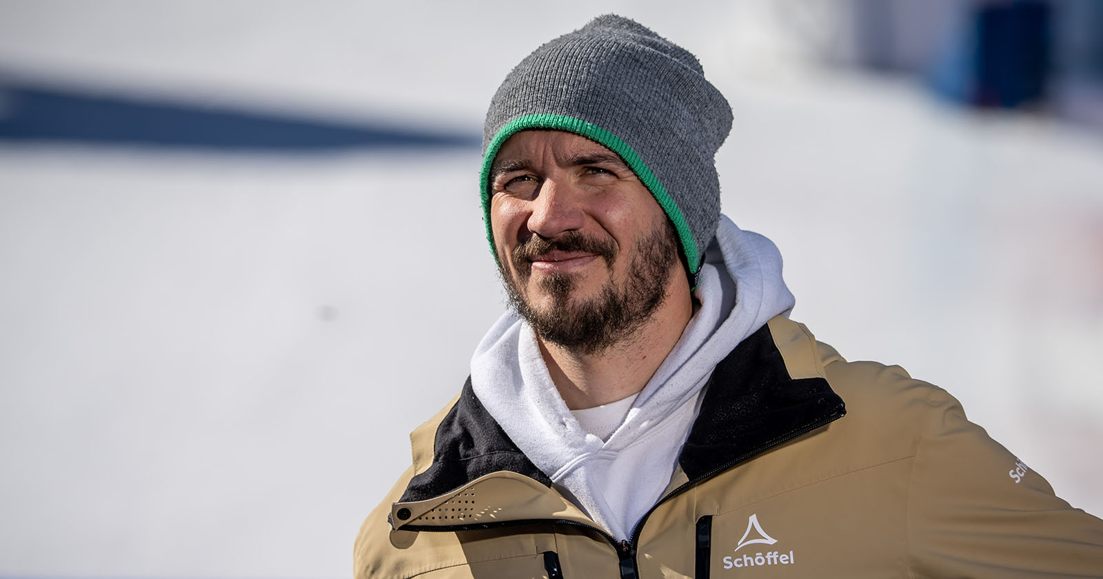 Ex-Skistar Felix Neureuther im Zielbereich eines Weltcup-Rennens