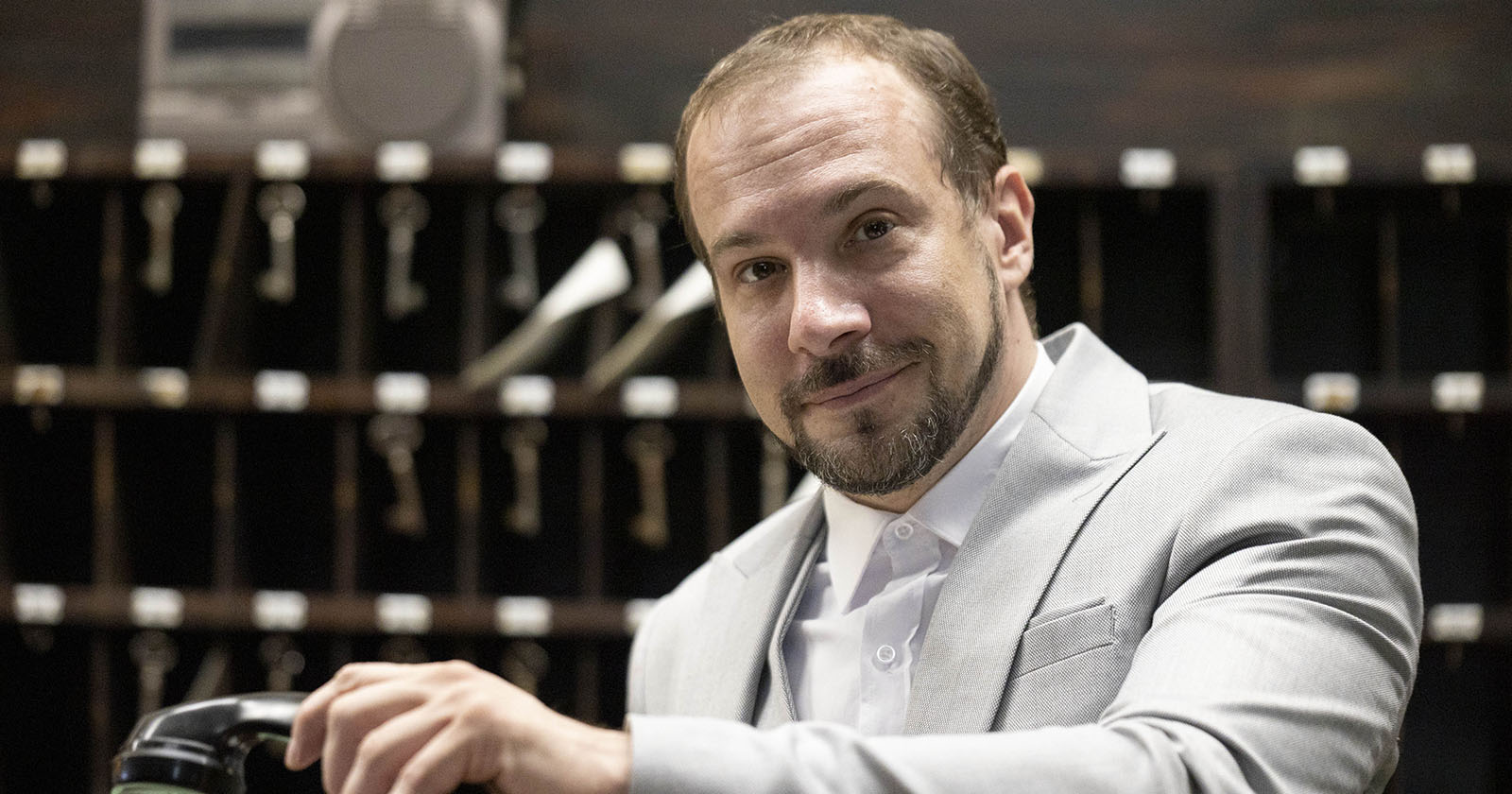 Florian Teichtmeister bei einer Jubiläumsfeier eines Hotels