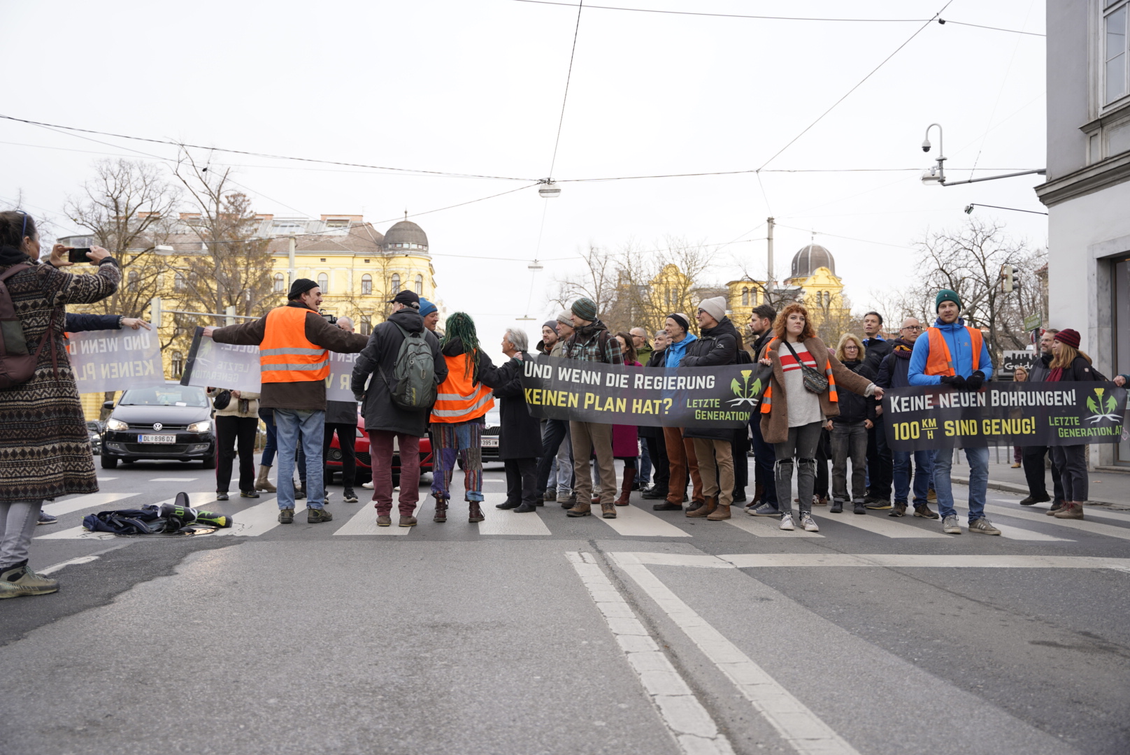Verkehrsblockade der Klimaaktivisten auf der Glacisstraße